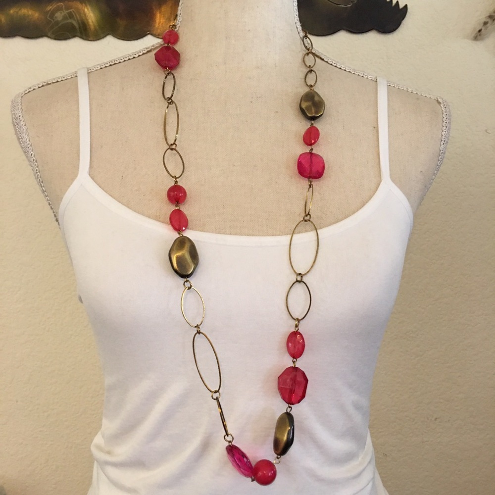 Vintage pink plastic bead gold tone link necklace